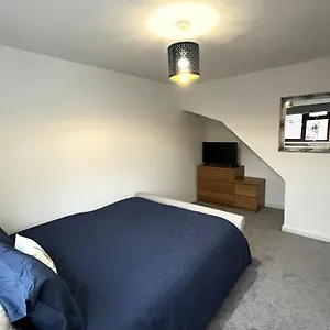 Modern 2 Bedroom, 2 Bathroom With Parking Stanley (West Yorkshire)