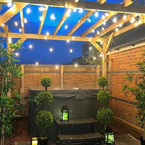 Apartment The Cheshire Gathering - Sleeps Up To 30 With Hot Tub, Chester